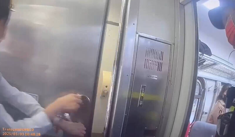 醉男大鬧自強號 台南鐵警強制送下車管束等他「退酒」 - 社會 - 自由時報電子報