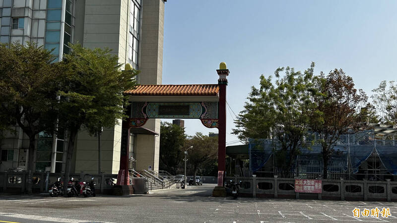 正對台南永康全民運動館 地藏王菩薩點頭納骨塔改造門面 - 生活 - 自由時報電子報