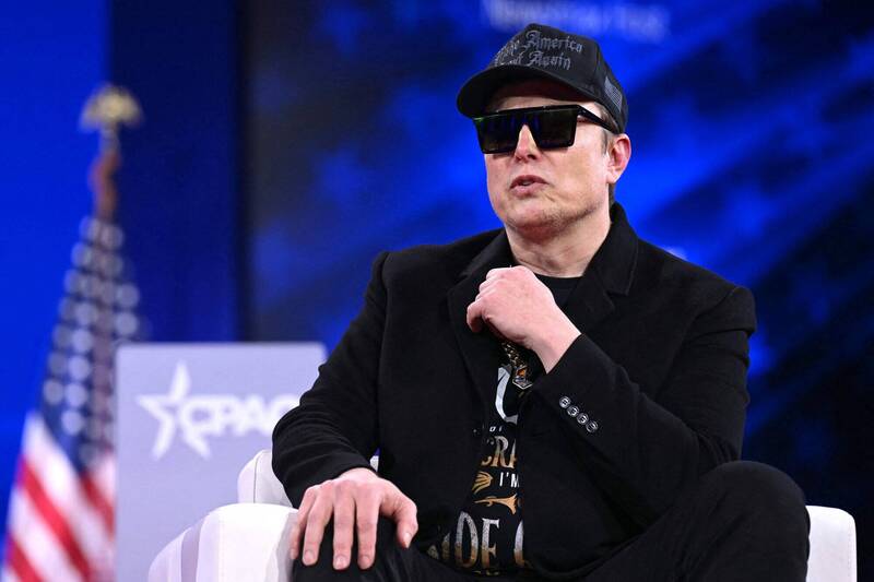 億萬富豪馬斯克近日在羅根的podcast節目中將美國社會社會福利金制度描述為「史上最大的龐氏騙局」，並稱聯邦政府是「一個大型金字塔騙局」。（法新社）