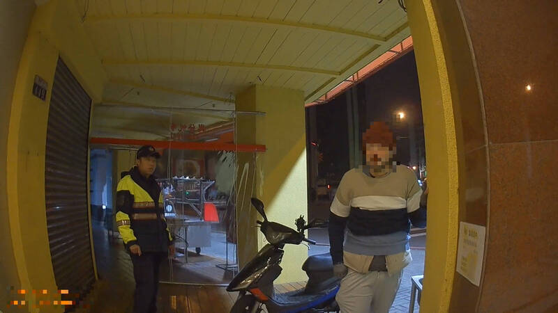 差點變街友？英藉外語老師滯台流浪 露宿街頭暖警出手 - 社會 - 自由時報電子報