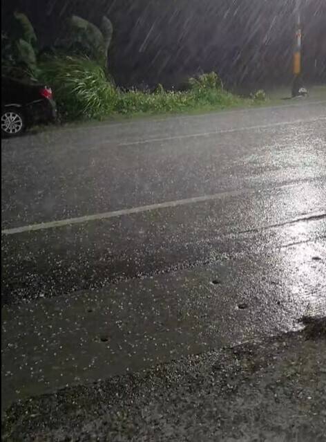 宜蘭春雷大響下冰雹 放晴後超美雙彩虹現蹤 - 生活 - 自由時報電子報