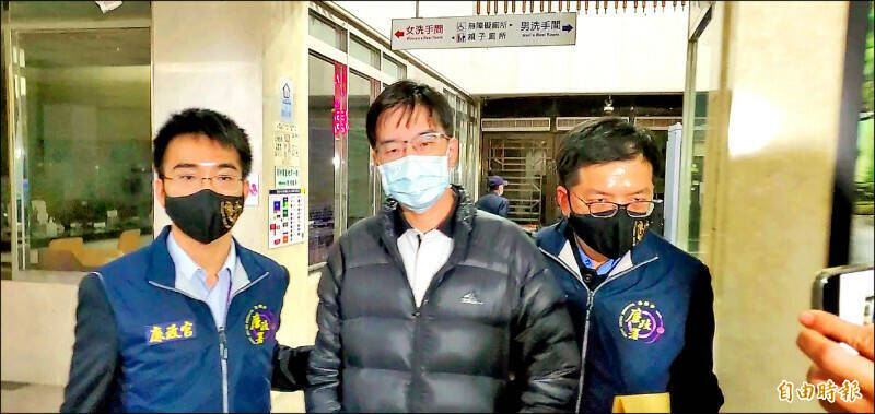 幫朋友偷運加熱菸 移民署分隊長圖利起訴 - 社會 - 自由時報電子報