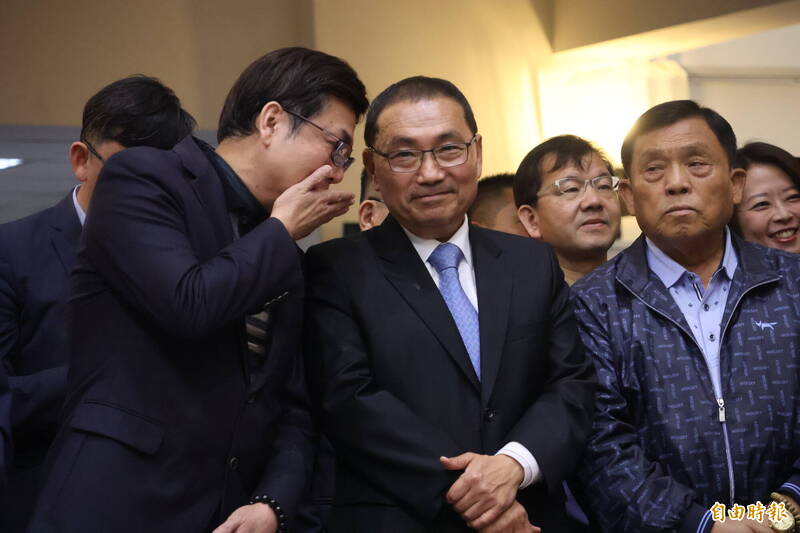 新北議會民進黨團幹部交接 林右昌頻點名侯友宜暗酸藍白凍刪總預算 - 政治 - 自由時報電子報