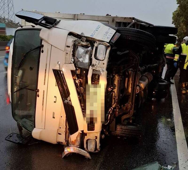 暴雨+事故 國1彰化段晚間下班大塞車 - 生活 - 自由時報電子報