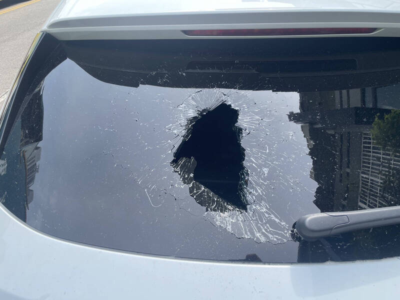 台中街頭6小時連2起行車糾紛 2煞怒砸賓士車孕婦嚇壞 - 社會 - 自由時報電子報