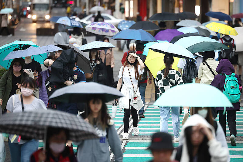 《TAIPEI TIMES》 CWA issues heavy rain, storm warnings - 焦點 - 自由時報電子報