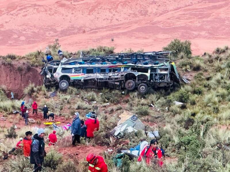 玻利維亞同地區再傳巴士慘劇！至少31死22傷 - 國際 - 自由時報電子報