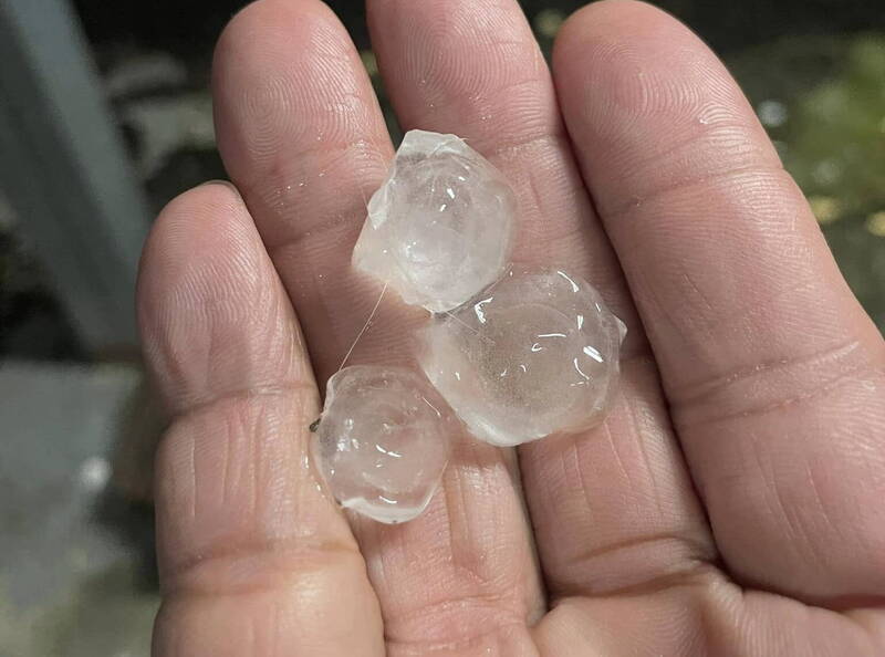 強對流來襲！「颮線系統」通過雙北下冰雹 氣象署：可能還有 - 生活 - 自由時報電子報