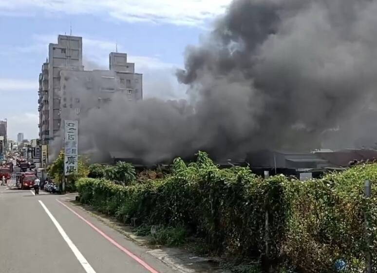 台南永康家電倉庫火警幸無人受困 消防隊灌救中 - 社會 - 自由時報電子報