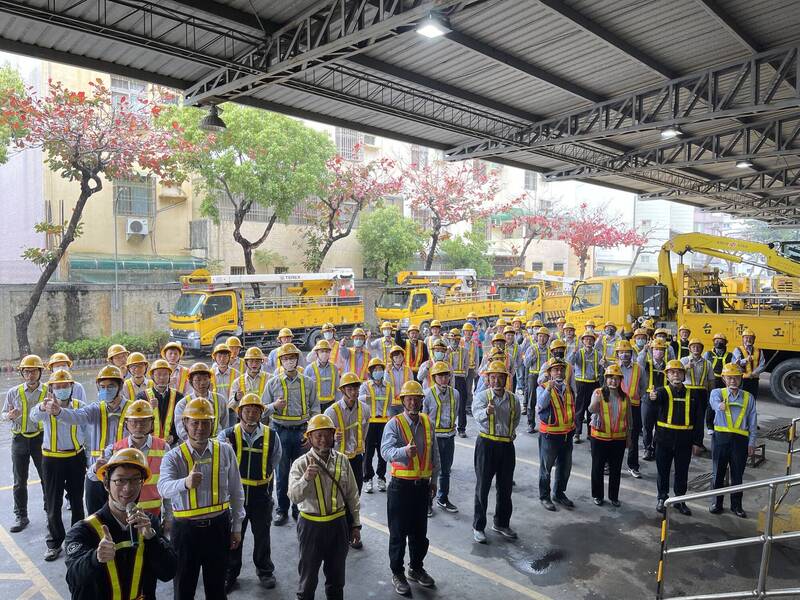 驚蟄鳥獸甦醒！降低停電事故 台電雲林區處啟動鳥巢清除 - 生活 - 自由時報電子報