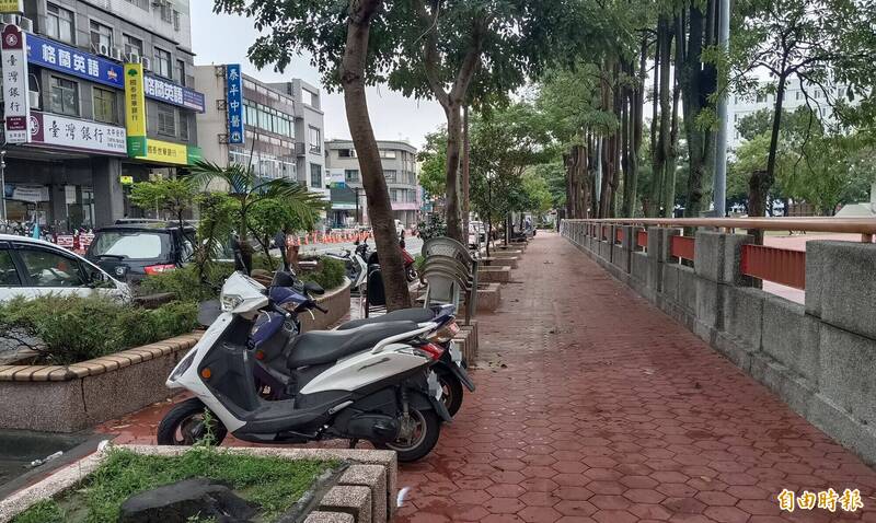台中太平中興東路人行道施工 民眾抱怨無處停車 - 生活 - 自由時報電子報
