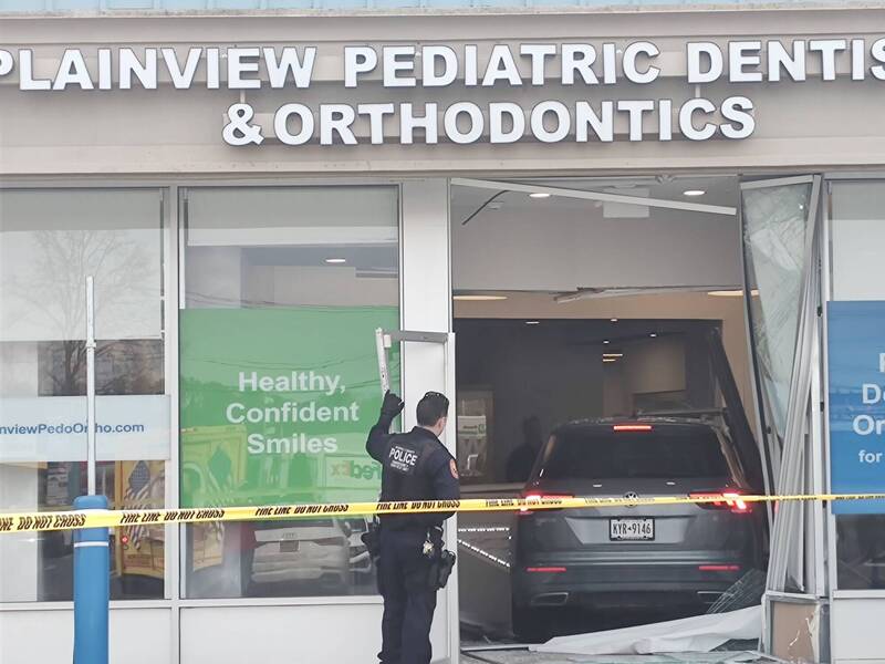 美國67歲婦女駕車衝入兒童牙醫診所 1女1男童受傷 - 國際 - 自由時報電子報