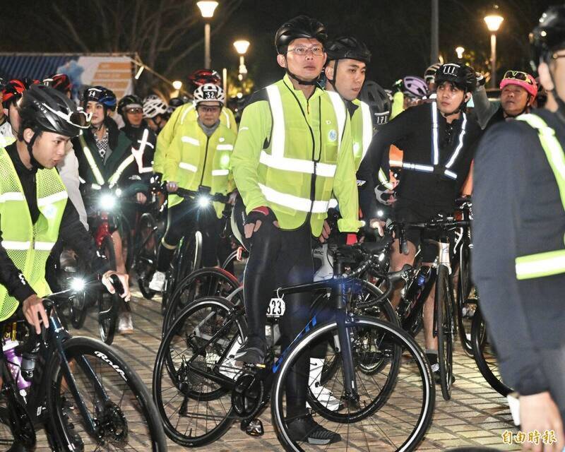 黃國昌一日北高被酸「騎頭尾」 李忠憲：不知小草崇拜可撐到何時？ - 政治 - 自由時報電子報