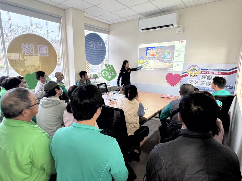 台中連2起貨車事故奪2命 警：未裝行車視野輔助恐挨罰 - 社會 - 自由時報電子報