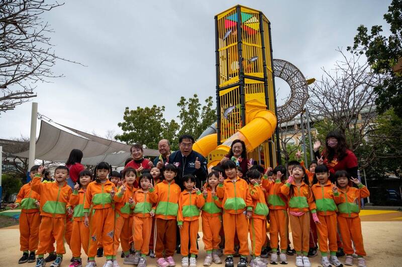 超高滑梯塔約3樓高 南市仁安公園特色遊戲場啟用 - 生活 - 自由時報電子報
