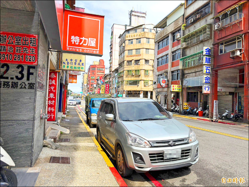 基隆12米路 「紅線改黃線」97處可臨停 - 生活 - 自由時報電子報