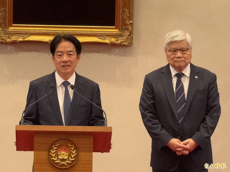 賴清德總統今偕台積電董事長魏哲家召開記者會表示,從台積電的全球佈局、台灣產業發展路程來看,台灣的產業幾十年來累積的實力,已經足夠讓台灣自信地跨越太平洋,東擴到美洲大陸,一起發揮立足台灣、佈局全球、行銷全世界,讓國家更進一步發展、壯大。(記者劉信德攝) 賴清德總統今偕台積電董事長魏哲家召開記者會表示,從台積電的全球佈局、台灣產業發展路程來看,台灣的產業幾十年來累積的實力,已經足夠讓台灣自信地跨越太平洋,東擴到美洲大陸,一起發揮立足台灣、佈局全球、行銷全世界,讓國家更進一步發展、壯大。(記者劉信德攝)