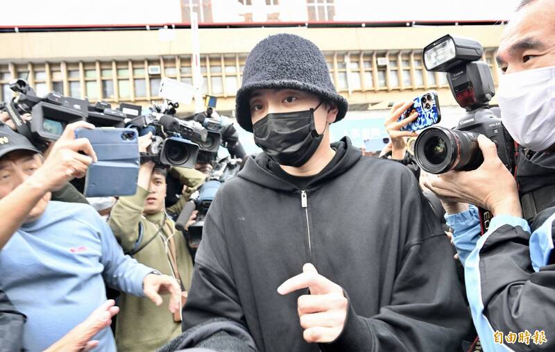 台北市刑警大隊劉姓偵查隊長意外捲入藝人王大陸(見圖)涉嫌教唆毆人案,經警方內部調查,與洩密教唆黑幫毆人案完全無關。(資料照)
台北市刑警大隊劉姓偵查隊長意外捲入藝人王大陸(見圖)涉嫌教唆毆人案,經警方內部調查,與洩密教唆黑幫毆人案完全無關。(資料照)