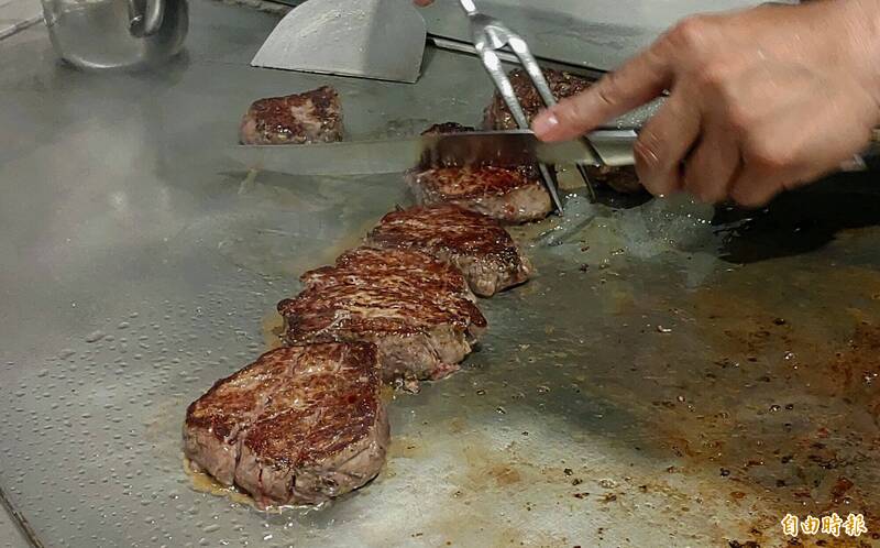 鐵板燒為何墊鋁箔紙？20年老店揭真實用途：遠勝盤子