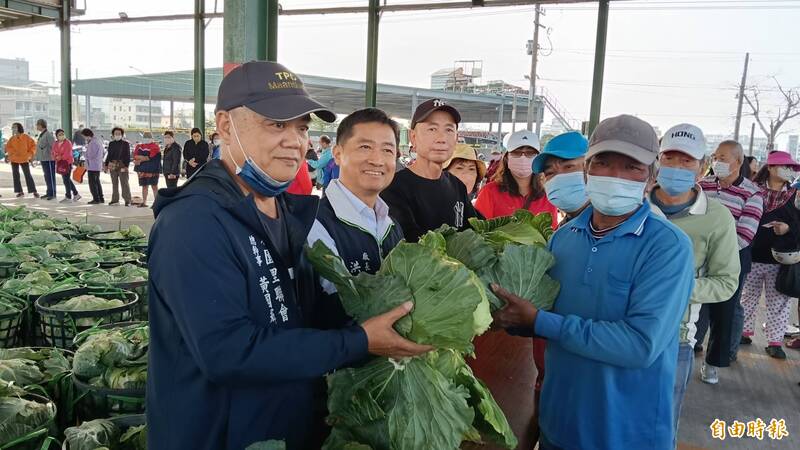 高麗菜價大滑落 高市林園區里長、台電攜手送2萬顆 - 生活 - 自由時報電子報