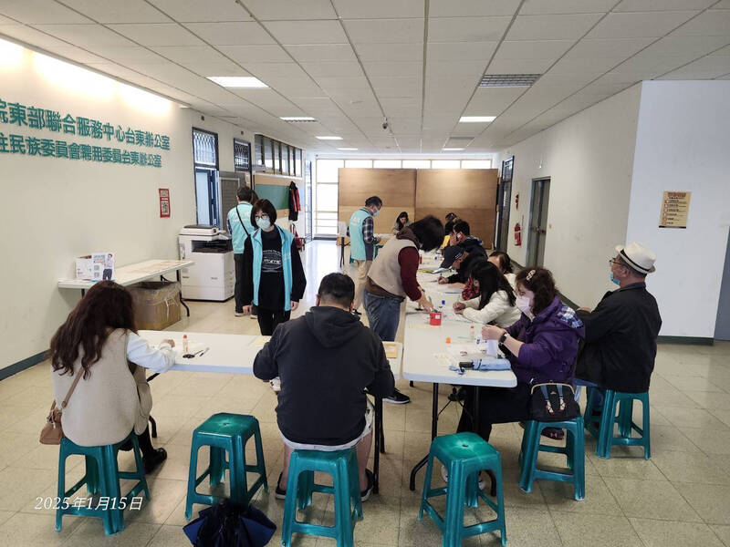 業務費砍到剩1％！政院東服中心公告不受理護照申辦 - 政治 - 自由時報電子報