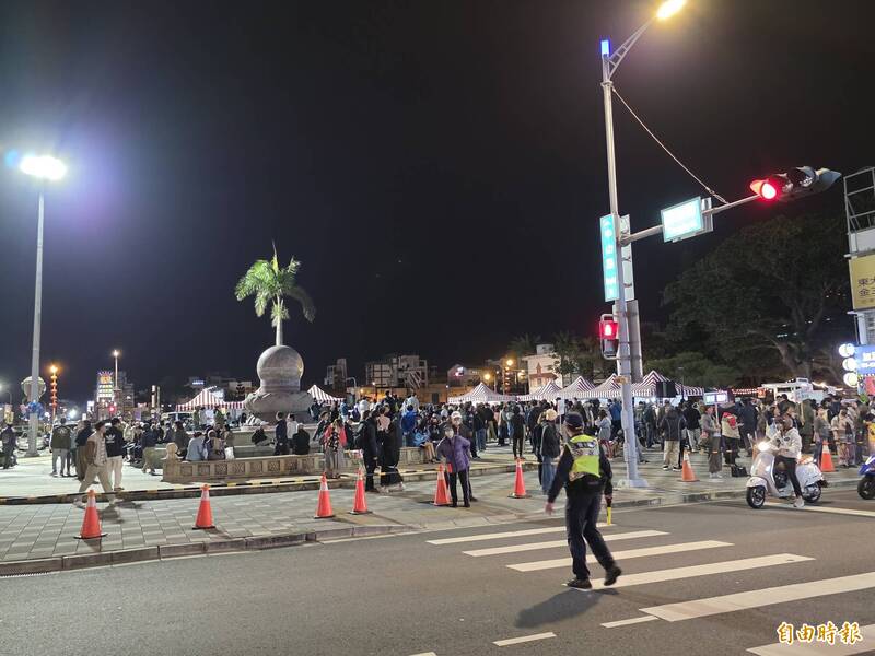 花蓮第二階段罷免傅崐萁活動人潮爆棚。（記者花孟璟攝）