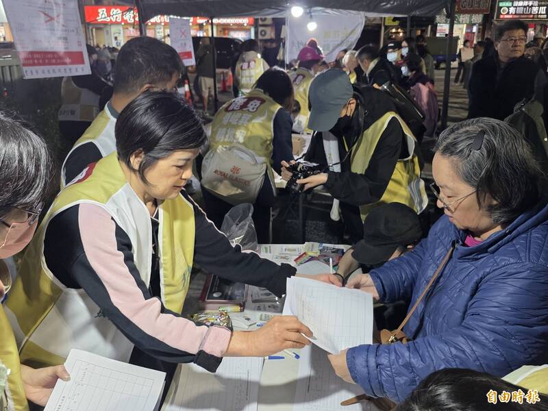 花蓮罷免傅崐萁第2階段連署，吸引大批民眾參加。（記者花孟璟攝）