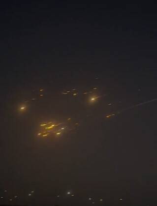 發射僅約9分鐘後,星艦開始失控旋轉,最終在高空爆炸解體,成為SpaceX第2次在發射後短時間內失去這艘太空船。(圖翻攝自X/@MundusInsanus) 發射僅約9分鐘後,星艦開始失控旋轉,最終在高空爆炸解體,成為SpaceX第2次在發射後短時間內失去這艘太空船。(圖翻攝自X/@MundusInsanus)
