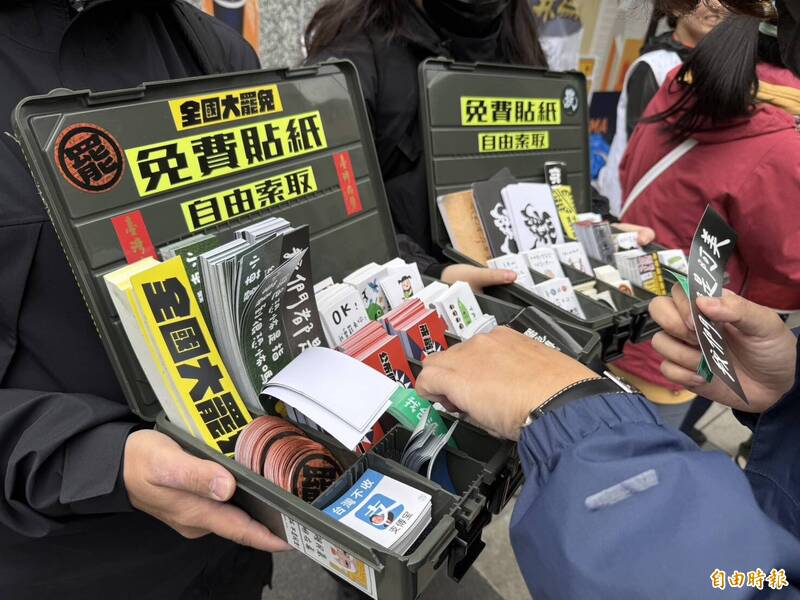 「山除薇害」發言人「阿美」真實姓名及個資遭國民黨公布,「山除薇害」今(8日)上午藉著三八婦女節,舉辦「3/8婦女節挺阿美,Team 阿美挺女權」,與多個團體串聯共同聲援阿美。(記者甘孟霖攝) 「山除薇害」發言人「阿美」真實姓名及個資遭國民黨公布,「山除薇害」今(8日)上午藉著三八婦女節,舉辦「3/8婦女節挺阿美,Team 阿美挺女權」,與多個團體串聯共同聲援阿美。(記者甘孟霖攝)