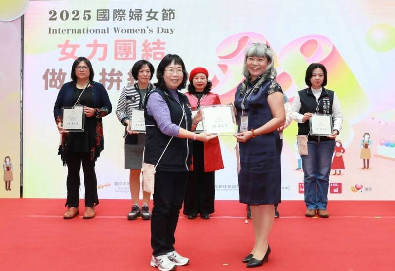 廟東廟東夜市門神到百年餅店掌門人 台中老闆娘好威獲女力代表 - 生活 - 自由時報電子報