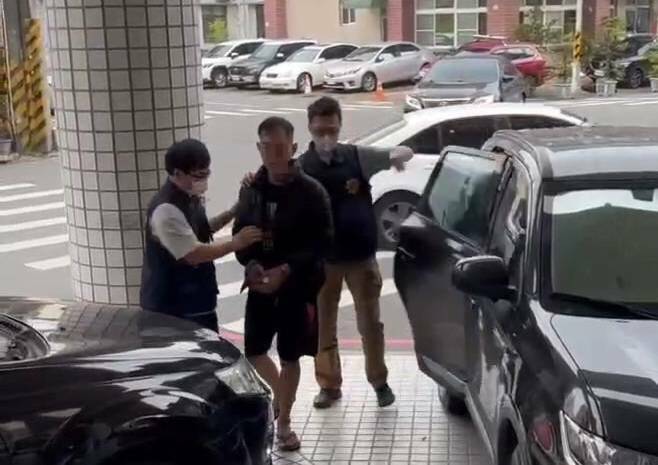 溫姓男子犯案後躲汽車旅館,警方7小時迅速逮捕。(記者葉永騫翻攝) 溫姓男子犯案後躲汽車旅館,警方7小時迅速逮捕。(記者葉永騫翻攝)