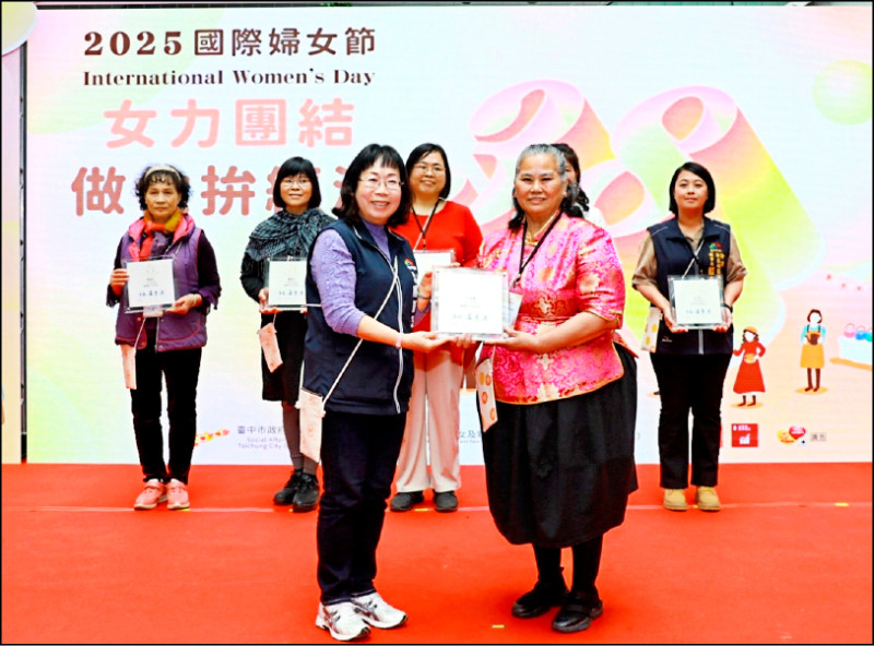 拚經濟做公益 台中表揚38位傑出女力 - 生活 - 自由時報電子報