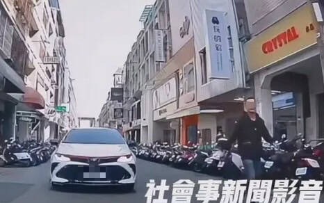「猴氣」沖天！逼車狂嗆、拍窗怒吼 一中商圈2男荷包恐大失血 - 社會 - 自由時報電子報