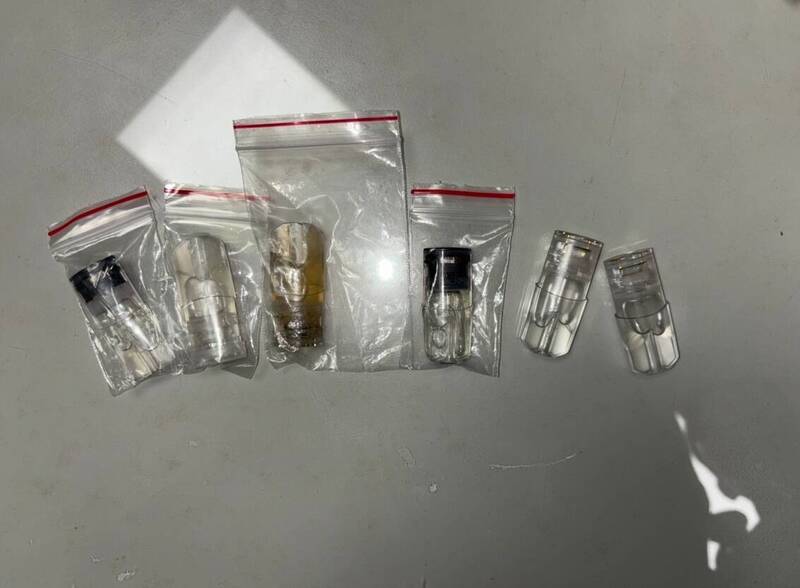 BMW違停巷內被盤查 警見喪屍煙彈再搜出多毒品 - 社會 - 自由時報電子報