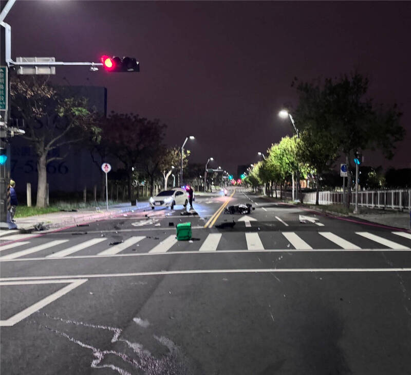 陳生昨凌晨連人帶機車被無照酒駕的吳男撞飛身亡。(警方提供) 陳生昨凌晨連人帶機車被無照酒駕的吳男撞飛身亡。(警方提供)