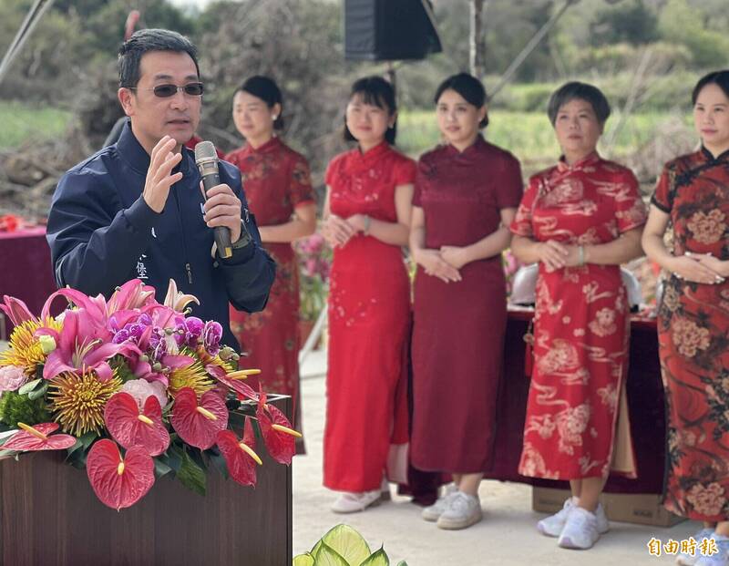 金門縣西山農地重劃區農水路工程興工動土典禮,議員董森堡為民請命,也肯定地政局辦理此案的辛勞。(記者吳正庭攝) 金門縣西山農地重劃區農水路工程興工動土典禮,議員董森堡為民請命,也肯定地政局辦理此案的辛勞。(記者吳正庭攝)