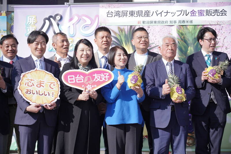 屏東縣長偕同屏東議員與日本足立區議員等人合影。(屏東縣政府提供) 屏東縣長偕同屏東議員與日本足立區議員等人合影。(屏東縣政府提供)