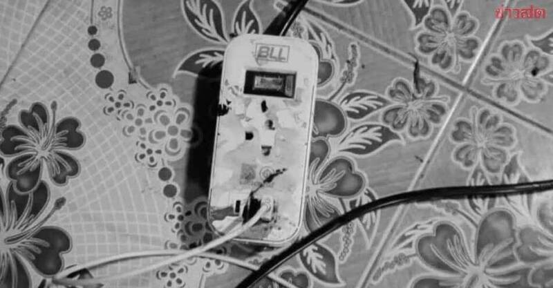 事發現場的手機充電線和延長插座。(擷取自thaiger) 事發現場的手機充電線和延長插座。(擷取自thaiger)