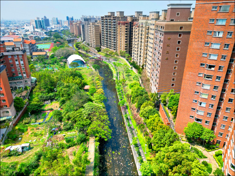 蘆竹大坑溪沿岸人行空間狹窄且不連續,市府啟動步道景觀工程,預計年底完工。(桃市府都發局提供) 蘆竹大坑溪沿岸人行空間狹窄且不連續,市府啟動步道景觀工程,預計年底完工。(桃市府都發局提供)