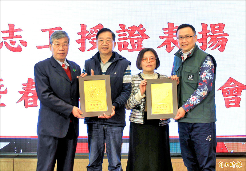 家扶志工40年 周盛發、呂宜萍歡喜做 - 生活 - 自由時報電子報