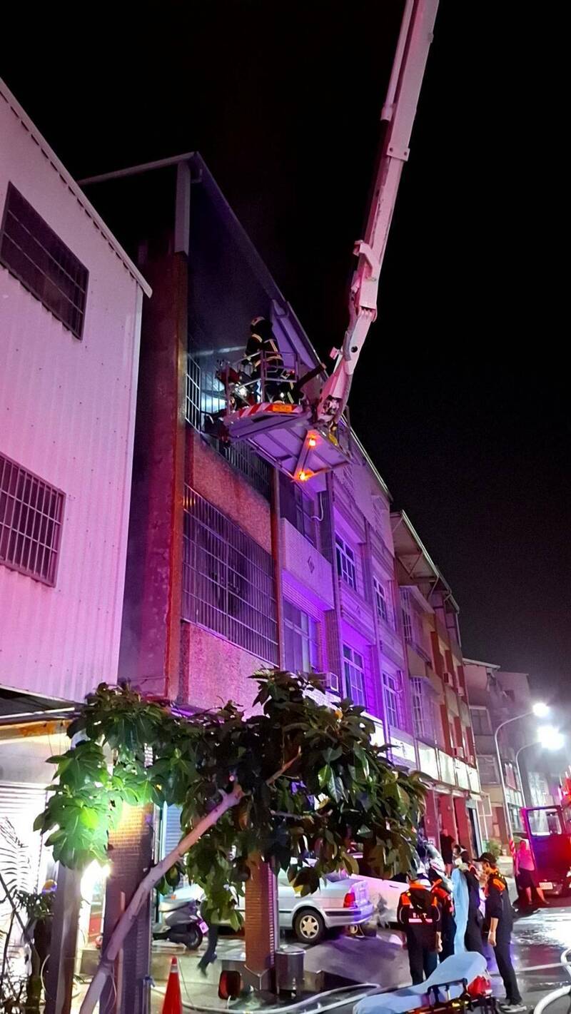 高雄透天厝凌晨火警 2男送醫 - 社會 - 自由時報電子報