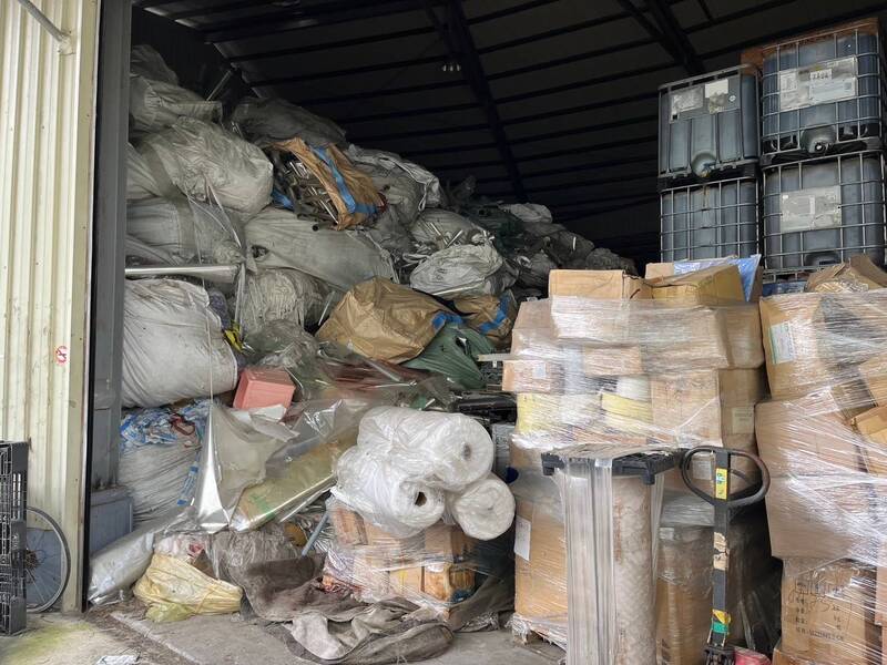 承租廠房棄置有害廢棄物 不肖業者等17人被橋檢起訴 - 社會 - 自由時報電子報