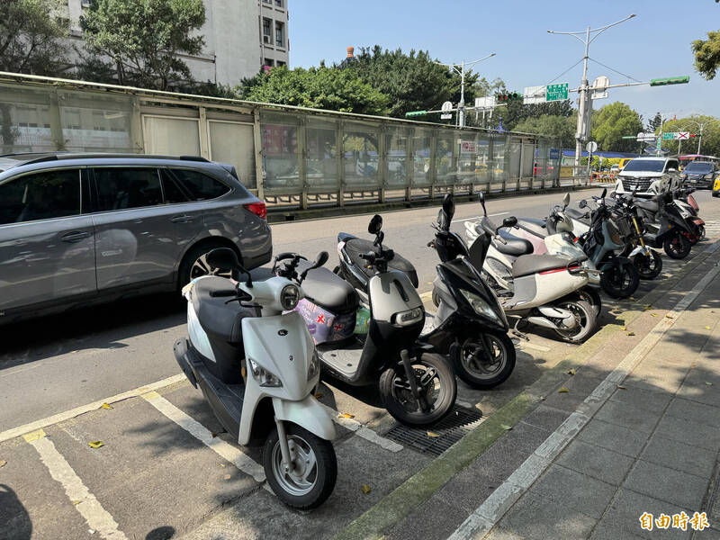 公司車也能申請了！ 今起開放「法人汽機車」線上停駛 - 生活 - 自由時報電子報