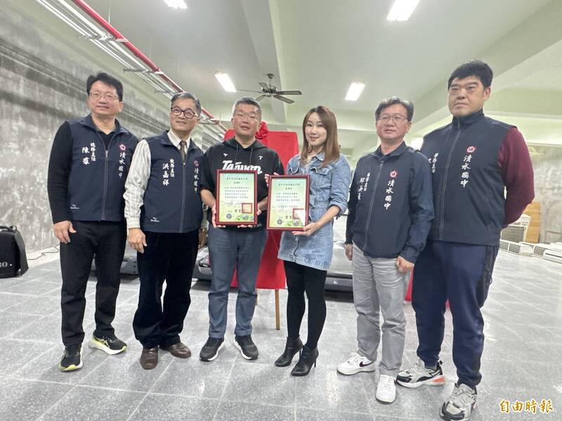 蔡其昌媒合World Gym捐運動器材 清水國中健身中心啟用 - 生活 - 自由時報電子報