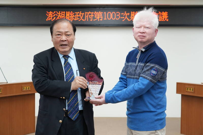 澎湖縣務會議 表揚優秀民宿、書店、餐飲業者及績優團隊 - 生活 - 自由時報電子報