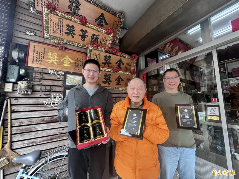 雲林土庫百年茶莊 赴日參加「世界綠茶評比會」奪2金賞獎 - 生活 - 自由時報電子報