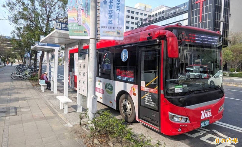 活動多但公車亭老舊！高雄汰建30座拚觀光 - 生活 - 自由時報電子報