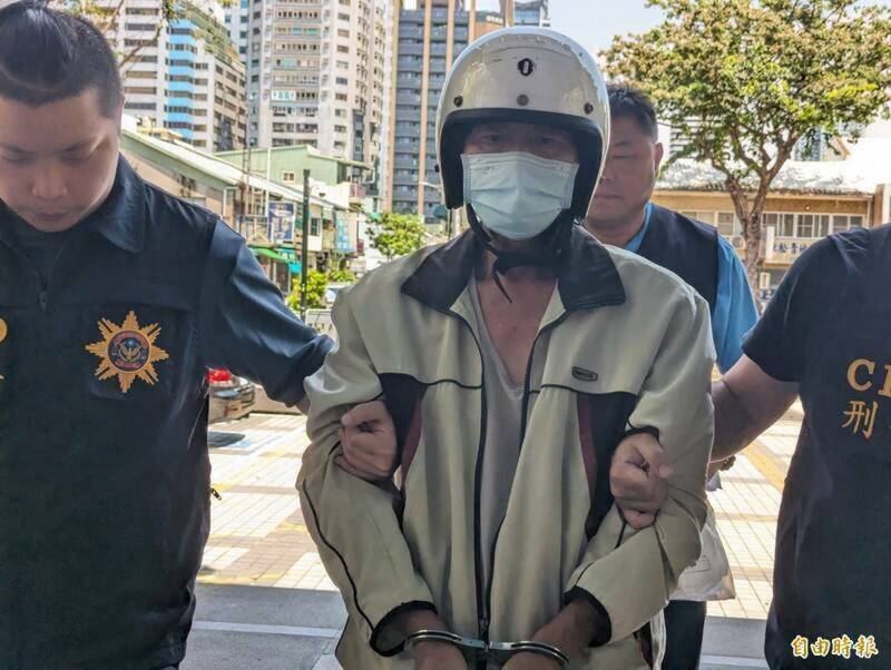 63歲吳龍滿疑不滿樓上鄰居太吵,竟持刀上樓當著2名幼子的面砍死鄰居夫婦,導致2名幼子心靈受創嚴重,迄今仍須接受輔導治療,一審判處死刑。(資料照) 63歲吳龍滿疑不滿樓上鄰居太吵,竟持刀上樓當著2名幼子的面砍死鄰居夫婦,導致2名幼子心靈受創嚴重,迄今仍須接受輔導治療,一審判處死刑。(資料照)