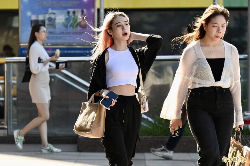 週三前春暖如夏高溫達30度以上 週末鋒面、寒流接力大降溫 - 生活 - 自由時報電子報