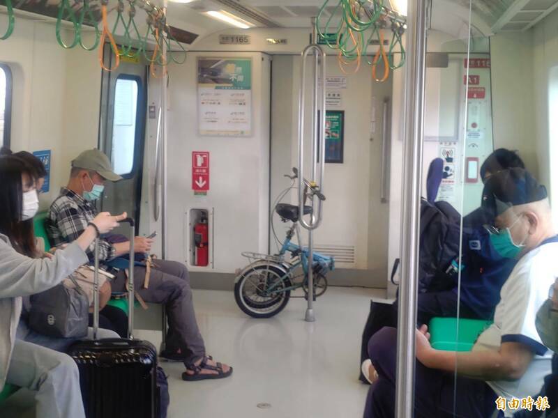 搭輕軌不收折單車與保全吵架 高雄捷警：保全已告乘客恐嚇傷害 - 社會 - 自由時報電子報